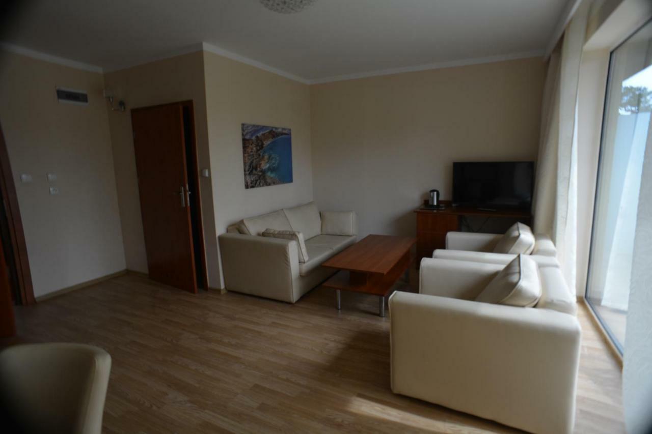 Bed and Breakfast Floryda Jurata Exterior foto
